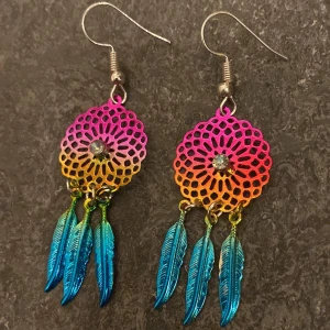 Örhängen - Oanvända örhängen som är inköpta i glitter. I nyskick och multifärgad. Kontakta vid frågor!