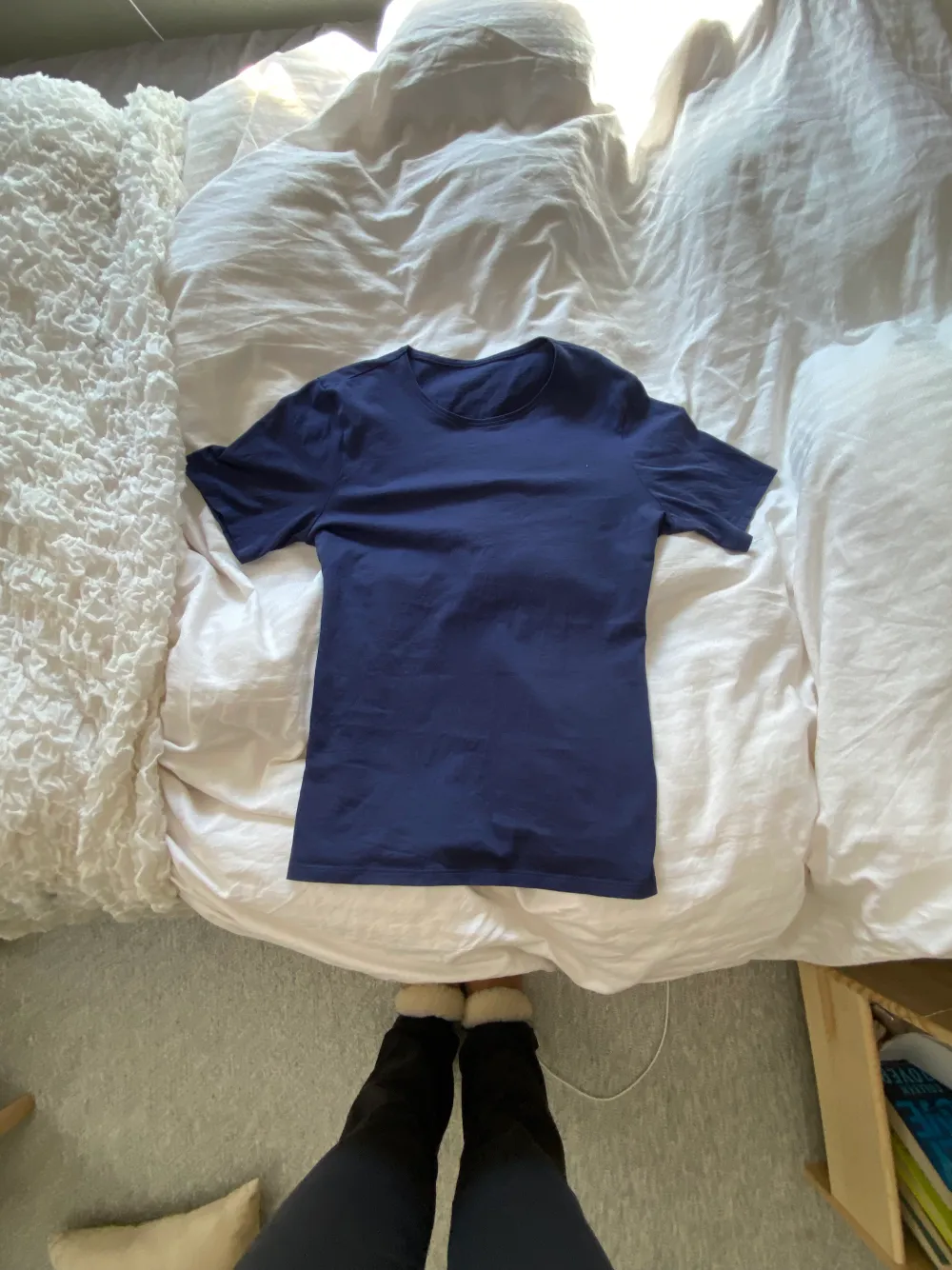 Marinblå T shirt från intimissimi. T-shirts.