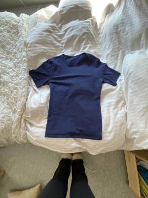Marinblå T shirt från intimissimi