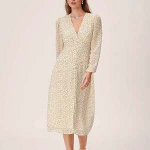 Adoore Paris gul - Säljer min Adoore Paris klänning storlek 38. Använd men i fint skick.