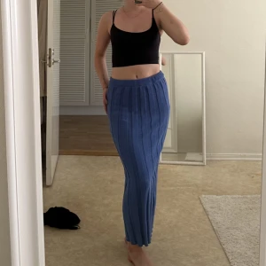 Kjol - Super skön kjol. Aldrig använd, lappen kvar. Köparen står för frakt