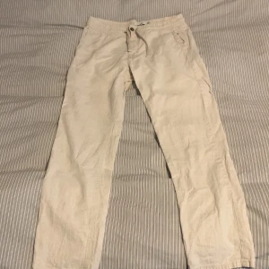 Linnebyxor - Linne byxor från Kappahl i storleken 34/32 men eftersom dem har snöre så sitter dem perfekt som lite mer baggy fit på alla mellan 29-34 i Width och 28-32 length 