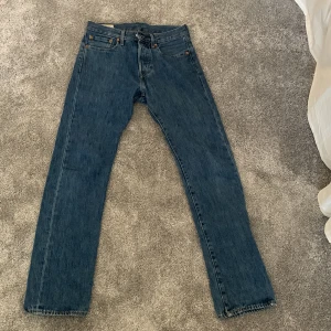 Levis jeans 501 - Sjukt bra skick. 9/10. W28 L32. Passar inte längre. Köpt för 1200kr. 