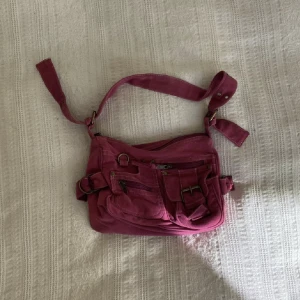 Axelremväska - En fina röda väska!