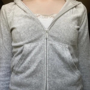 Juicy Coture tröja - Säljer min vintage juicy couture tröja i strl xs!