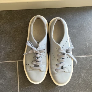 Sneakers - Gråa sneakers från Camper strl 39. Använda fåtal gånger så mycket fint skick