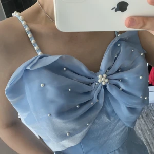 balklänning - Helt nytt balklänning eller till en fest. Oanvänt pga fel stl. 