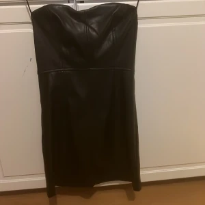 Skinnklänning - Skinnklänning från asos. Aldrig använd. 