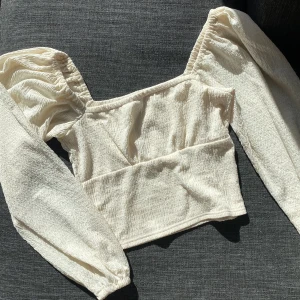 Långärmad tröja - Så fin tröja med puffärmar från bikbok❤️  Använd enstaka gånger