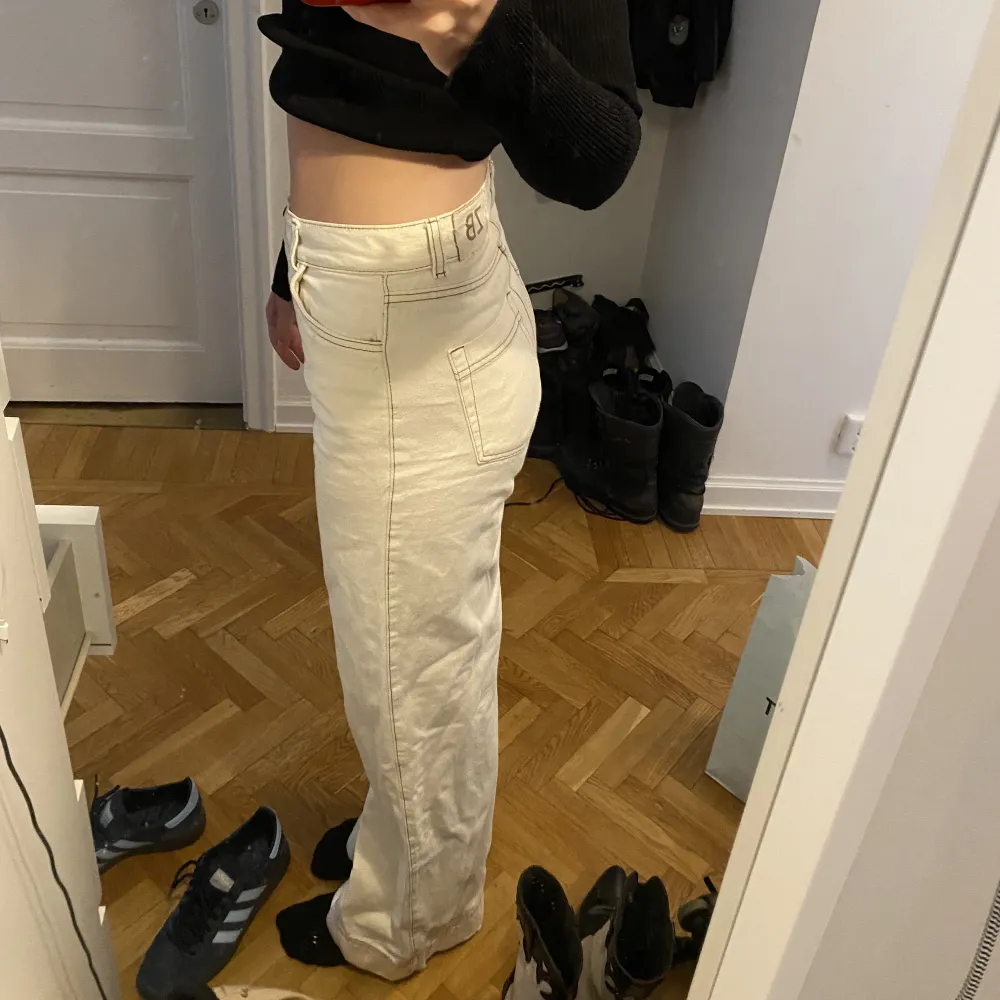 Supersnygga vita jeans från zara!  Storlek 36. Jeans & Byxor.