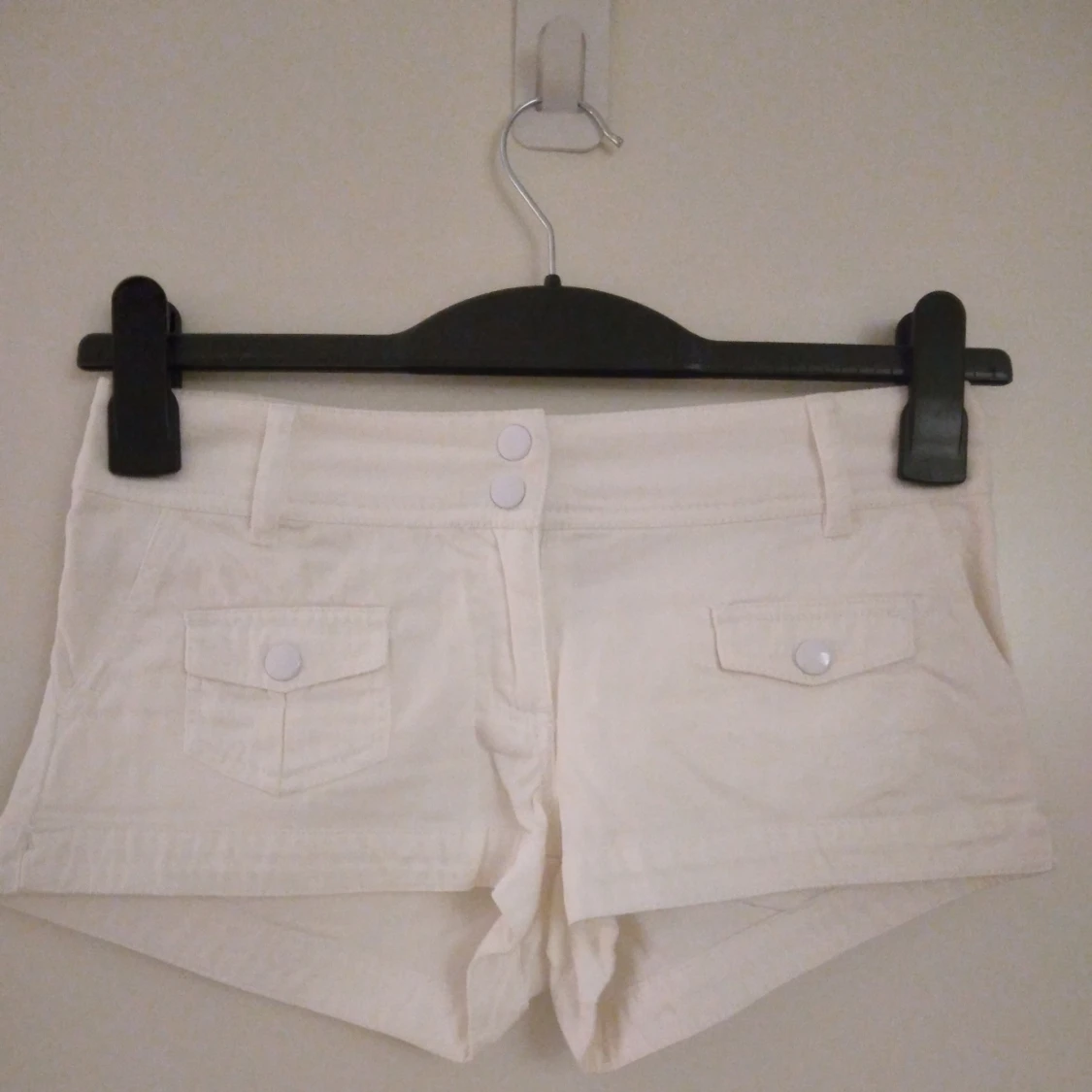 Vita korta shorts i bra skick, Strlk 32 / XS. Flera fickor.