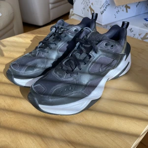 Nike sko storlek 40.5 - Snygga Nike skor i storlek 40.5 som tyvärr inte passade mig. Använda fåtal gånger!