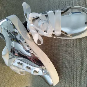 Helt nya Call it Spring Silver sneakers 41 