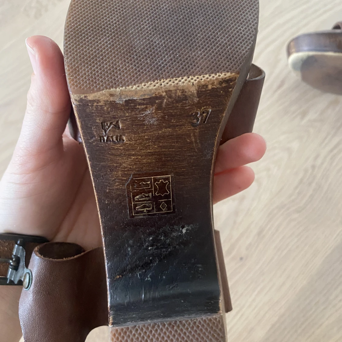 Skinnsandaler med klack strl 37 - 91