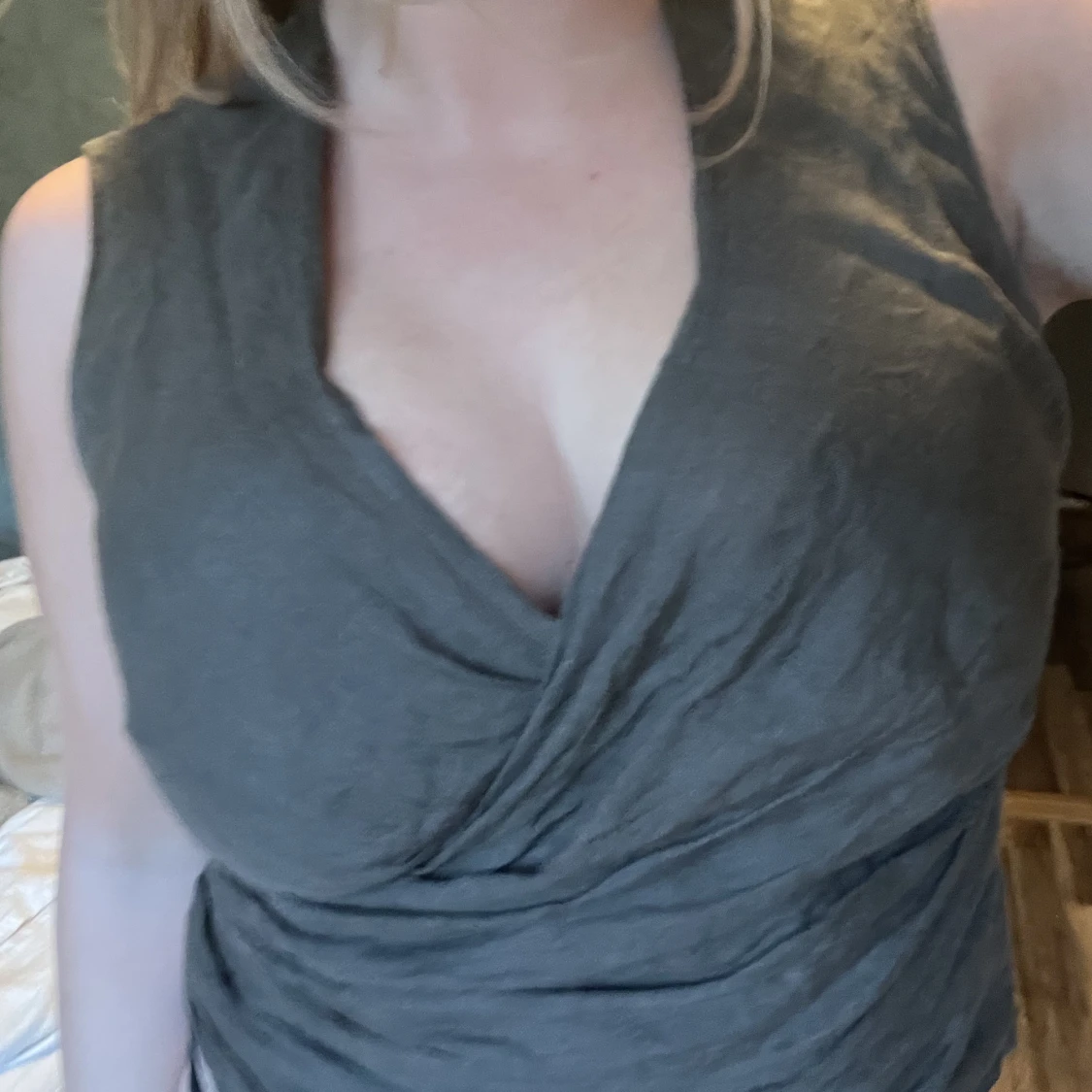 Snygg grönaktig topp - 91