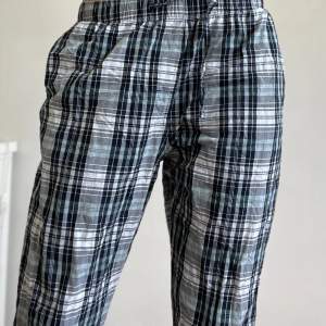 Rutiga pyjamasbyxor från hm Frakt kostar 66kr