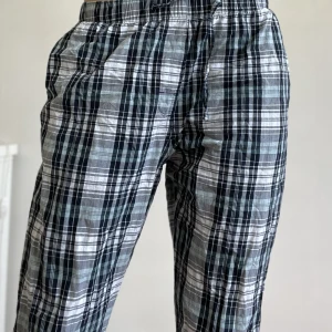 Pyjamasbyxor - Rutiga pyjamasbyxor från hm Frakt kostar 66kr