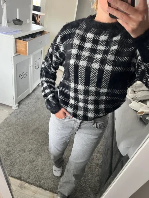 Stickad tröja.  - Jättefin stickad tröja från Pretty Little Thing!! Storlek 36, lite oversized. 