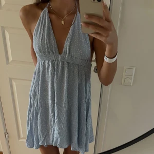 Brandy Melville klänning  - Super söt klänning köpt på brandy Melville i Milano och är använd 2 gånger, one size men passar XS-S🩵🩵