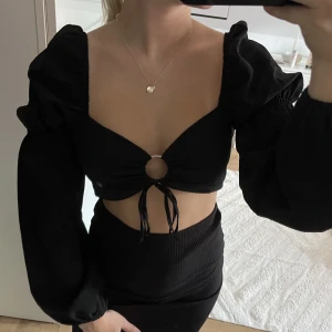 SVART TOPP - Svart topp från h&m 