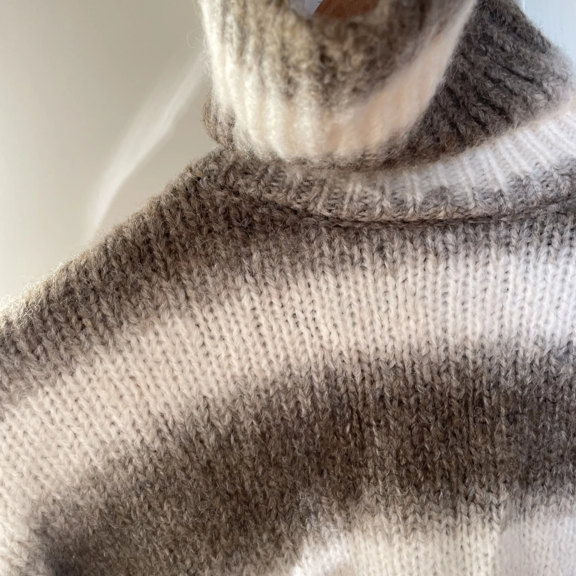 Helt ny stickad tröja - 90