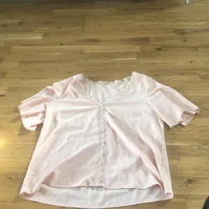 Blus - Storlek-M Skick-Bra  Från Shein