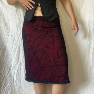 Röd kjol med mesh - Röd kjol med mesh! Pris går att diskutera!