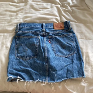 jeanskjol  - jättefin jeanskjol som ser helt ny ut❤️