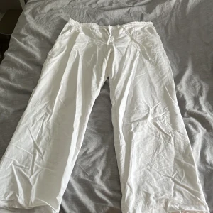 Linnebyxor  - Vita linnebyxor från bonprix 