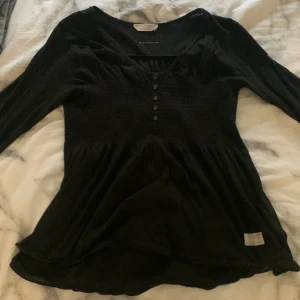 odd molly tröja - säljer denna långärmade odd molly tröjan!! 💗står ej npn storlek men den är som xs/ s.
