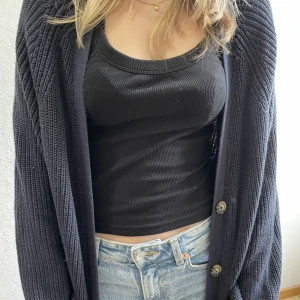 Cardigan kofta  - Fin cardigan kofta med tjockt material som inte kommer till användning. 