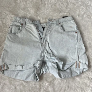 Shorts - Använda shorts. Svaga fläckar på dom som jag inte får bort i tvätten