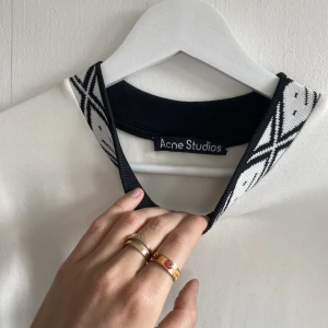 Acne studios t-shirt  - Vit t-shirt i bomull från acne studios storlek Small, boxy oversize modell