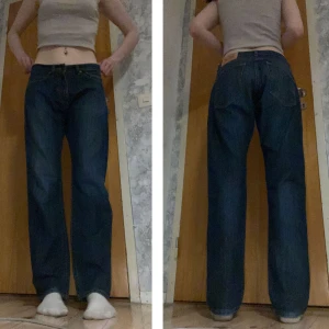 Lågmidjade jeans - Typ baggy lågmidjade jeans. Liknar Levis! Använd gärna köp nu🫶🏼 Midjemått: 80 cm || Innerbenslängd: 84 cm⚡️