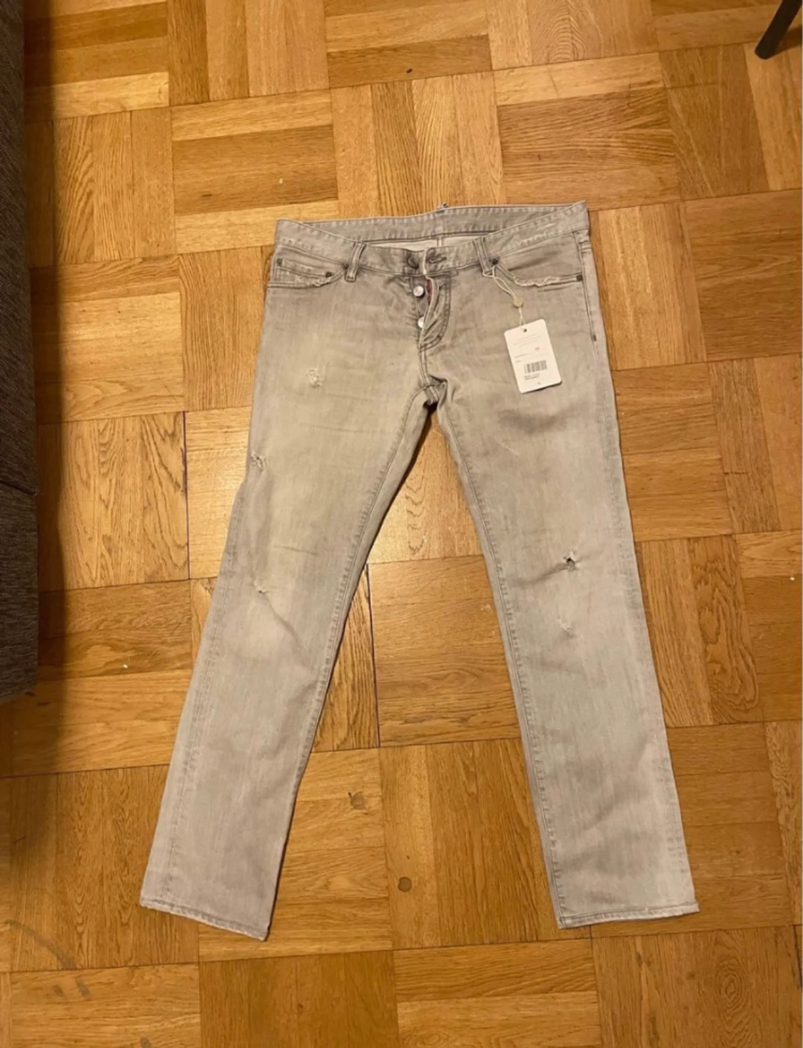 Helt nya dsquared med certifikat - 90