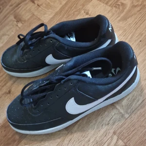 Nike skor  - Nike skor helt nya  har kartongen till dom. 