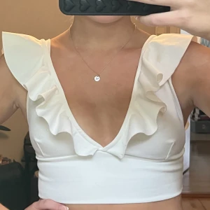 Söt topp - Supersöt sommartopp från Nelly. storlek xs/s. Använd fåtal ggr, bra skick 💞💞