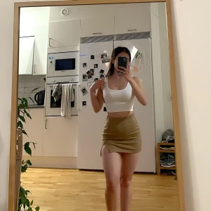 Kjol  - Jag har aldrig hittat tillfälle att använda den🥺