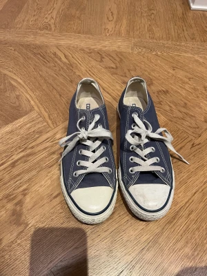 Converse - Converse blå, i fint skick, storlek 39