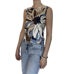 Sött linne <3 - Fint linne som köptes här men inte kom till användning! Superbra skick och passar lagom till sommaren🫶  Sitter löst, kan vara en M oxå! 