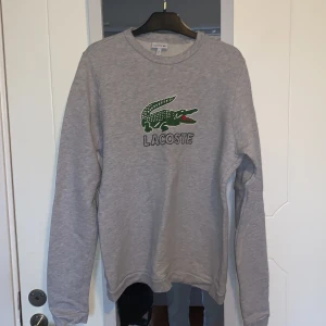 Lacoste sweatshirt - Lacoste sweatshirt Storlek: 176cm Skick: 9,5/10