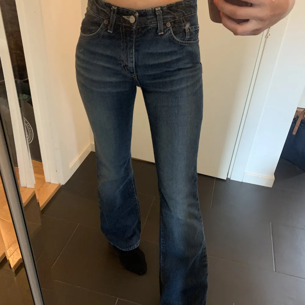 Kommer inte till användning pga de är för små för mig, köpta second hand men som nya  W26 L32 (jag är ca 170). Jeans & Byxor.