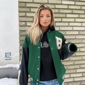 Jacka! - Säljer nu min fina jacka då den inte är min stil längre och kommer inte till användning! 