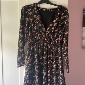 Klänning - använd 1 gång