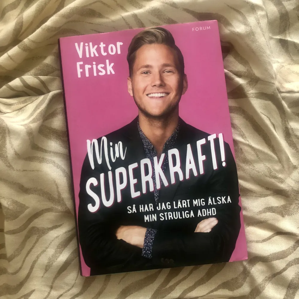 ”Min Superkraft” av Viktor Frisk. Boken är i jättebra skick och går inte längre att köpa någonstans. Den handlar om hans liv och han ADHD diagnos. Superintressant även om man inte har ADHD själv, passar alla.. Accessoarer.