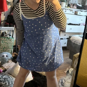 Prickig klänninggggg - Sååååp fin😭 köpt secondhand men ej använd av mig