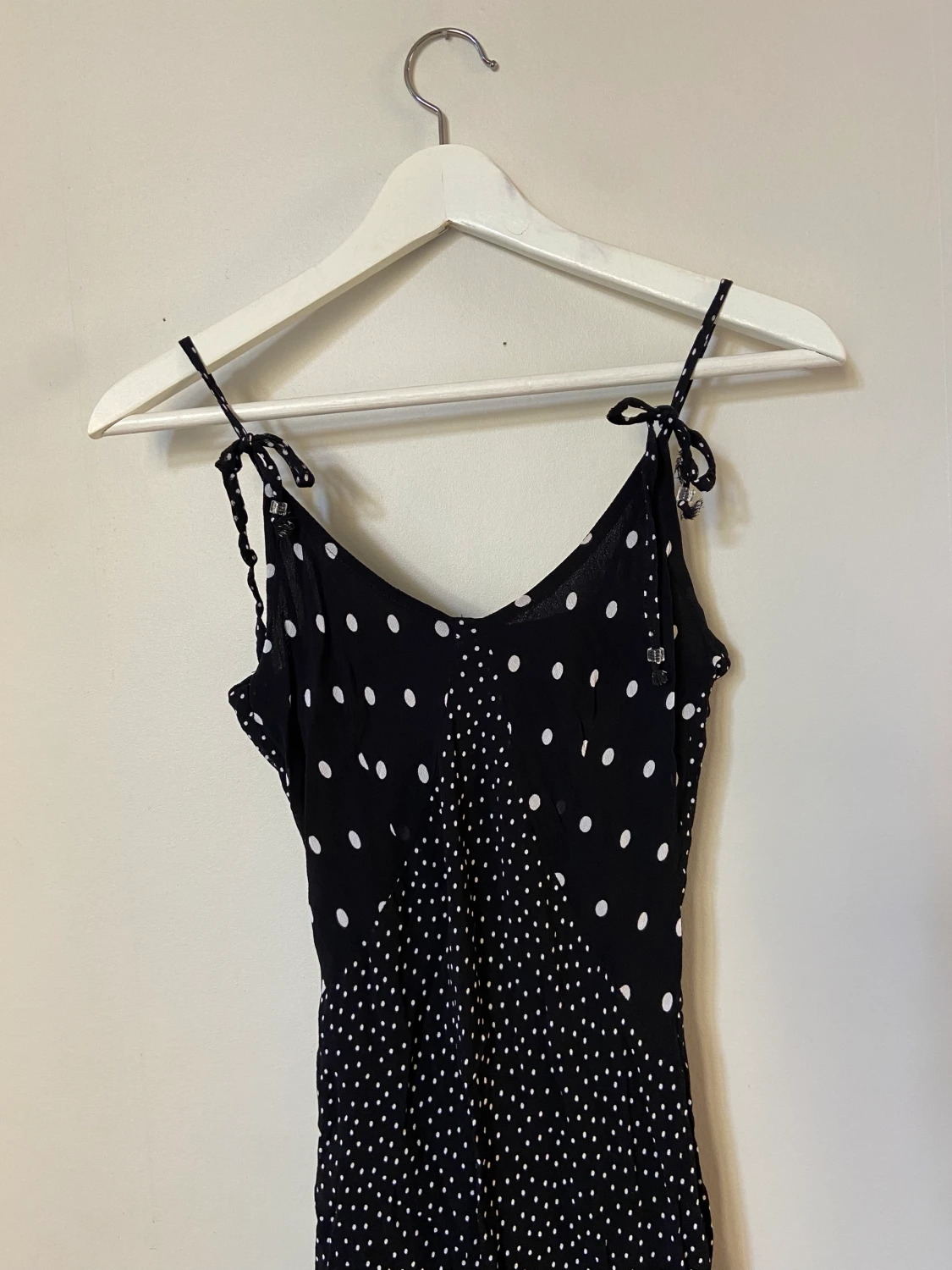 Midiklänning med volanger  - 90