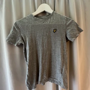 Lyle&scott T-shirt 🩶 - Skriv om ni har frågor  Pris kan alltid diskuteras 🩶🩶