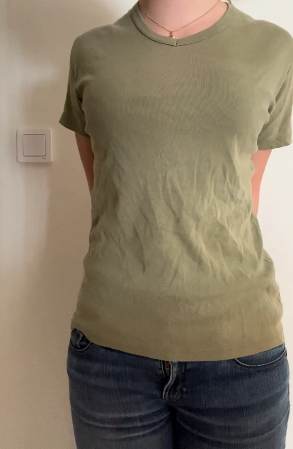 Mossgrön T-shirt utan defekter. Inte mycket använd. . T-shirts.