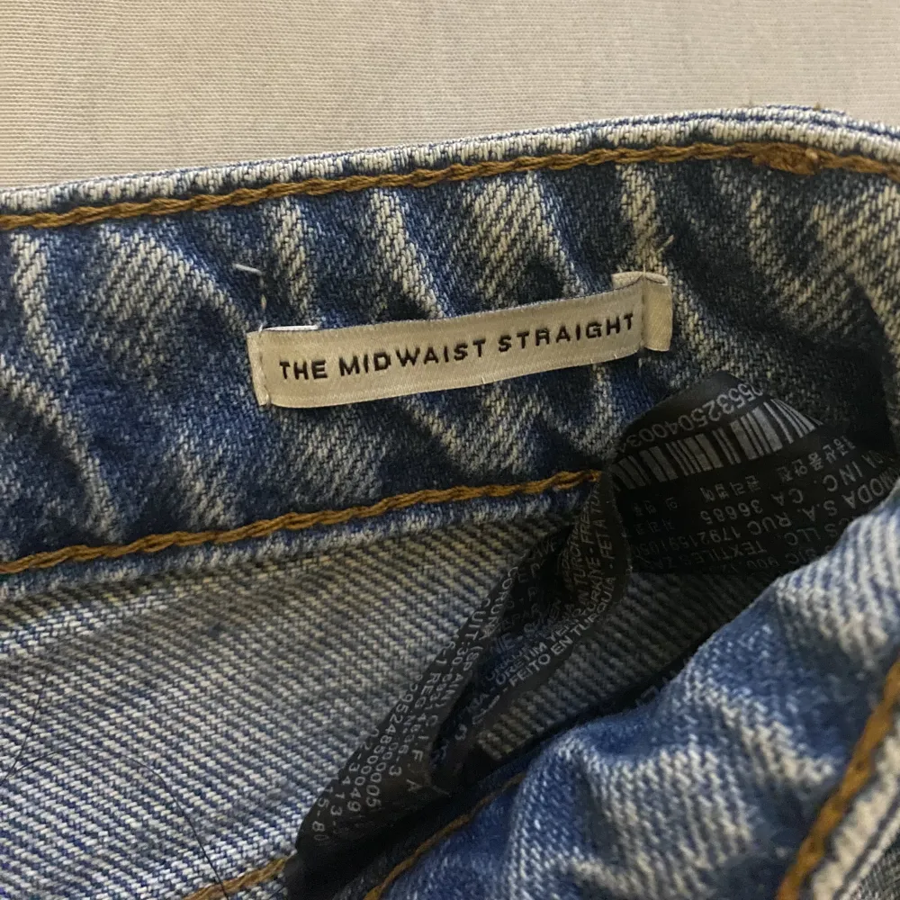 ett par nästan oanvända midwaist jeans från zara, storlek 32. pris kan diskuteras ❤️❤️. Jeans & Byxor.